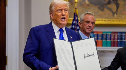 Trump a semnat un ordin pentru a reduce preţurile medicamentelor în SUA „chiar și cu 90%”. Acțiunile producătorilor pharma au crescut