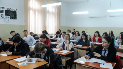 Incident la un colegiu din Constanţa: elev de 15 ani a lovit o profesoară, poliţia a deschis dosar penal