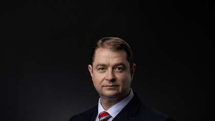 Cătălin Dima, consultant şi avocat pe piaţa de comunicaţii: Pe piaţa de telecom din România vor rezista doar operatorii care vor reuşi să taie costurile