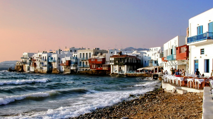 Colțul de paradis din Grecia pe care turiștii nu l-au aglomerat încă! Mâncarea, cazările și peisajele ca-n Mykonos, dar la jumătate de preț