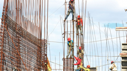 Numărul autorizaţiilor de construire pentru clădiri rezidenţiale a crescut cu doar 0,6% în primele cinci luni ale anului, la un total de 14.134 autorizaţii. În luna mai 2025 numărul avizelor a crescut cu 10,3% faţă de mai 2024