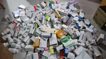 Un nou azil al groazei descoperit la Dorohoi, unde peste 70 de bătrâni erau ținuți în condiții oribile. Stăteau câte 15 în cameră și primeau medicamente și mâncare expirată
