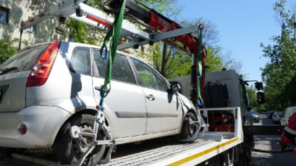 Tarife majorate cu până la 200% în București pentru ridicarea mașinilor parcate ilegal pe locuri de reședință. Ce vrea primarul sectorului 3