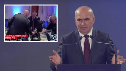 Ilie Bolojan, surprins cum strânge gunoaiele după colegii săi la Congresul PNL. Imaginile fabuloase cu premierul care face „ordine”