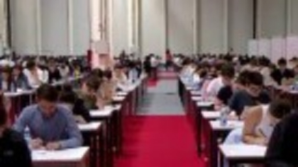Mii de tineri au dat admiterea la facultățile de Medicină. Mulți spun că subiectele au fost mai grele decât în anii trecuți