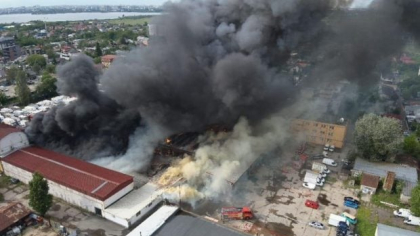 Incendiul din Giulești a produs un nor de fum toxic deasupra Bucureștiului. Medic pneumolog, despre cum ne-ar afecta aerul otrăvit: „De la tuse și senzație de sufocare, la pneumonie chimică”