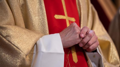 Un preot din Italia a vândut biserica la care slujra pentru că avea datorii