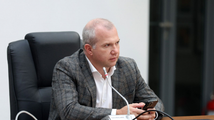Ionuț Pucheanu (PSD), despre sinecuri: “Nu de aici vine deficitul României” / “Gaura la buget vine dintr-o închidere permanentă măcar a unui ochi atunci când se întâmplă niște chestii, mai ales în zona de bussiness”