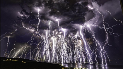 RUPERE DE NORI, furtună cu putere de tornadă după caniculă anunţată de ANM. Norii Cumulonimbus au format celule superlectrice, cu producere de fenomene extreme