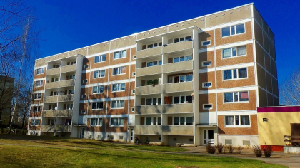 Orașul din România în care un apartament de 2 camere se vinde cu prețul de 10.900 de euro. E ideal pentru cei care iubesc natura și aerul curat