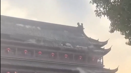 Un turn chinezesc vechi de 600 de ani s-a prăbușit parțial într-o zonă turistică