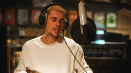 Justin Bieber lansează „Swag”, marcând al șaptelea album din discografie