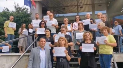 Proteste la mai multe Case Judeţene de Pensii din ţară, inclusiv în Bucureşti: "Vrem dreptate, nu renunţăm"