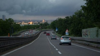 Șoferii români, victime ale măsurilor pentru reducerea deficitului bugetar: rovinieta ar putea să se scumpească cu 80%