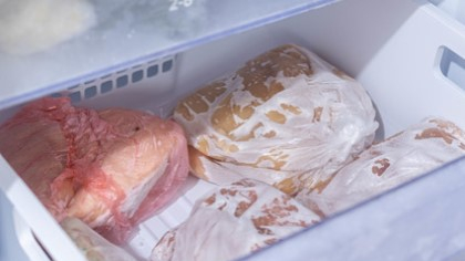 Greșeala pe care o fac românii când își organizează congelatorul. Ce alimente nu trebuie să depozităm în acesta, potrivit specialiștilor