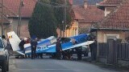 Un avion de mici dimensiuni s-a prăbuşit în Hunedoara. Pompierii intervin la locul accidentului