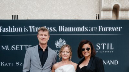 Defilare de vedete și diamante la Reședința Ambasadei Britanice! Andreea Raicu, Loredana și Amalia Enache invitate de onoare la evenimentul Cristinei Bâtlan