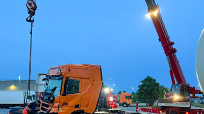 Doi șoferi de TIR au amenințat că se sinucid și au fost internați la psihiatrie, după ce au distrus trei camioane, în Germania