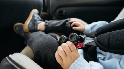 Doi părinți din Iași au fost condamnați după moartea bebelușului lor. Nu au pus scaun auto pentru el în BMW pentru că „nu arăta bine”