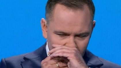 Gestul controversat făcut de prietenul lui George Simion în timpul unei dezbateri electorale în Polonia. „Să-l lăsăm pe domnul Karol să explice”
