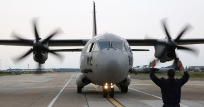 13 pacienţi copii şi aparţinători ai lor din Gaza, aduşi în România cu o aeronavă militară