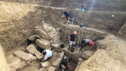 Obiecte de tezaur vechi de 2000 de ani și oasele unor copii, găsite în cavoul unei familii bogate, lângă Mangalia