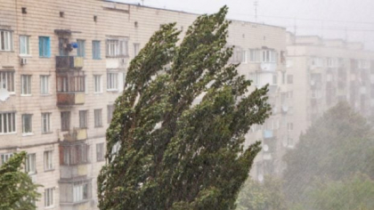 Cod galben de vânt puternic cu rafale de până la 120 km/h, de sâmbătă dimineață. Alertă meteo în 23 de județe