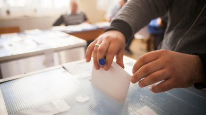 Într-o secție din Alba Iulia au fost inversate voturile lui Nicușor Dan și George Simion, anunță primarul