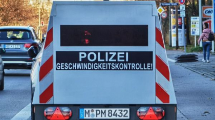 Mai mulți răniți după ce o mașină a intrat în mulțime, în Stuttgart