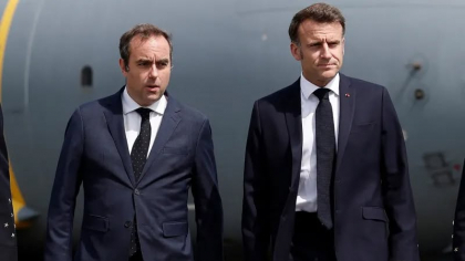 Premierul francez interimar îi ia apărarea lui Emmanuel Macron: „Nu este momentul să schimbăm președintele”