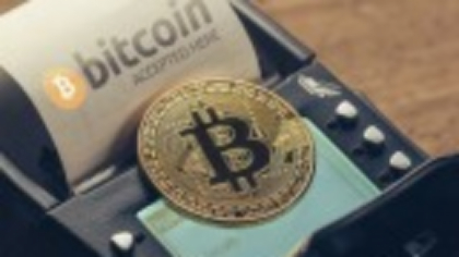 Cotaţia bitcoin a depăşit pentru prim dată pragul de 111.000 de dolari. Ce spun traderii