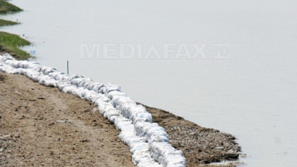 Cod galben de inundații în mai multe județe: scurgeri pe versanți și posibile viituri