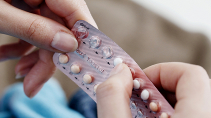 Studiu. Pilula contraceptivă crește riscul de accident vascular cerebral la femeile tinere