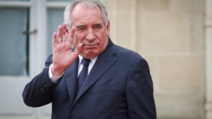 Pentru a scăpa de criza financiară, premierul francez cere eliminarea a două sărbători legale. "Ca națiune, trebuie să muncim mai mult"
