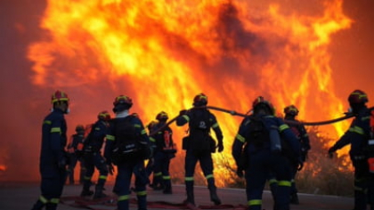 O femeie de naționalitate georgiană ajunge în instanță pentru că provocat neintenționat incendiul care face ravagii într-o insulă din Grecia. Totul a pornit de la o țigară VIDEO