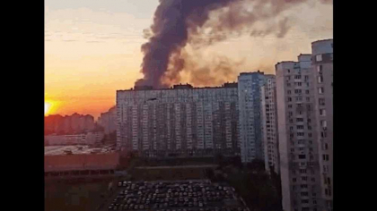 Momentul în care o dronă rusească lovește un bloc de locuințe în Kiev. „Durează o fracțiune de secundă! Nu înțelegi ce se întâmplă”