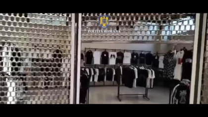 Percheziții și audieri într-un complex comercial din București. Haine, încălțăminte și parfumuri contrafăcute, expuse la vânzare