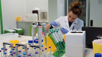 Peste 600 de români, diagnosticați anual cu cancere de sânge. Cum donăm celule stem, tratamentul minune care îi poate salva