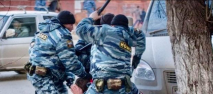 Tensiuni între Rusia și Azerbaidjan, după arestări în masă, soldate cu doi morți, la Ekaterinburg. Poliția azeră a descins la sediul Sputnik