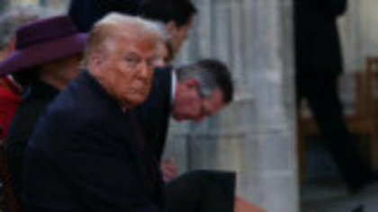 ”Trump e incredibil de frumos, cu părul perfect”. Reacții în SUA la amenințarea retragerii licenței posturilor care-l critică