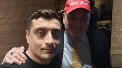 Simion și-a lăsat baltă susținătorii în noaptea numărării voturilor. Cu cine a petrecut victoria din primul tur al prezidențialelor FOTO