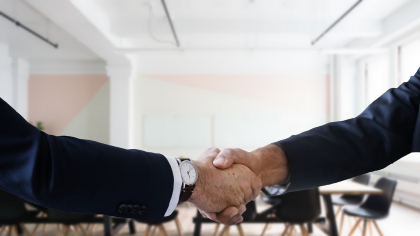Compania care a vrut să-și înlocuiască angajații cu Inteligența Artificială face angajări