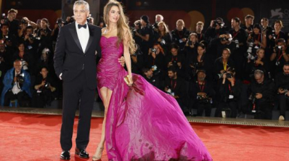 George Clooney a ignorat sfatul medicilor și s-a dus la  Festivalul de la Veneția. Cum a apărut alături de soția lui, Amal