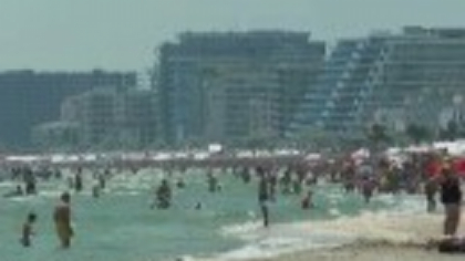 „Pișcă, pișcă”. Invazia care a acaparat litoralul românesc din cauza caniculei. Turiștii sunt exasperați