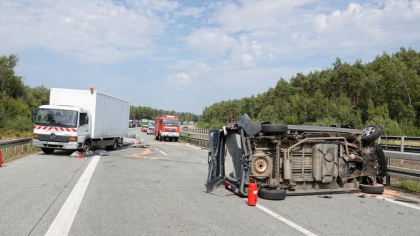 50 de pompieri chemați să salveze 8 români, victime într-un accident teribil pe o autostradă din Germania