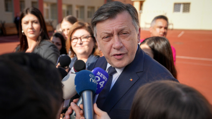 Crin Antonescu, după ce a fost dat la egalitate cu Nicușor Dan în exit poll-uri: „Să nu uităm că suntem fiii aceleiași țări”