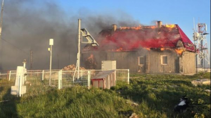 Staţia meteorologică şi cabana de pe Vârful Vlădeasa au ars