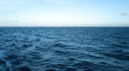 O capsulă spațială cu o încărcătură ciudată s-a prăbușit în Ocean. Cine a vrut să trimită în spațiu cenușa a 166 de persoane și canabis