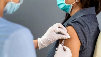 Vaccinul anti-COVID produs de Pfizer poate crește riscul pierderii vederii, relevă un nou studiu