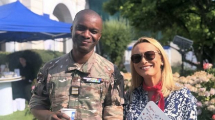 Cum a apărut îmbrăcată Andreea Esca la recepția oferită de Ambasada Franței în România. Rochia purtată de prezentatoare nu e deloc ieftină